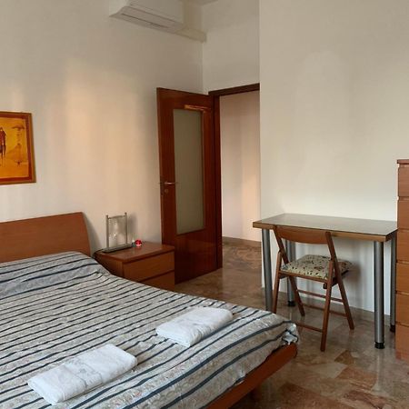 Comfortable Apartament 2 Bedroom Suitable 2-5 Pax ボローニャ エクステリア 写真